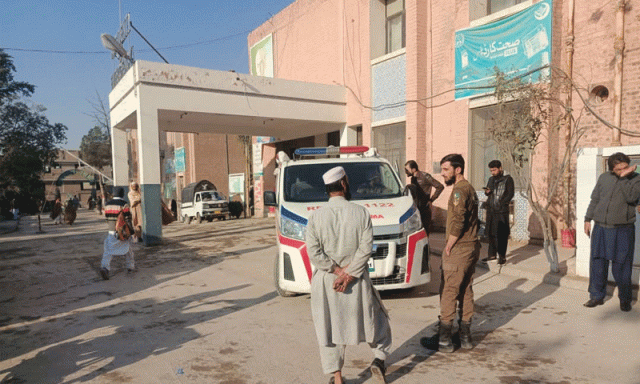 کوہاٹ: گھر میں مبینہ دستی بم دھماکے سے 2 خواتین جاں بحق، 3 افراد زخمی