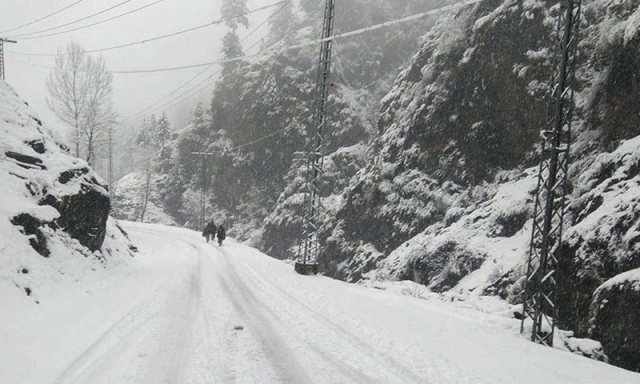 میدانی علاقوں میں تیزہواؤں کے ساتھ بارش جبکہ پہاڑوں پر شدید برفباری کا امکان