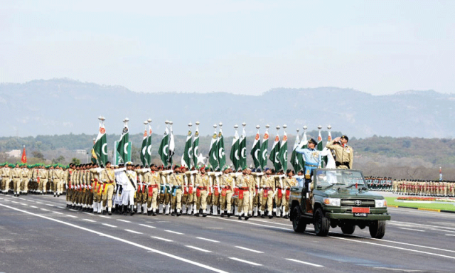 سرحدوں کی حفاظت کے لیے عزم غیرمتزلزل ہے، مسلح افواج کی قوم کو یوم پاکستان پر مبارکباد