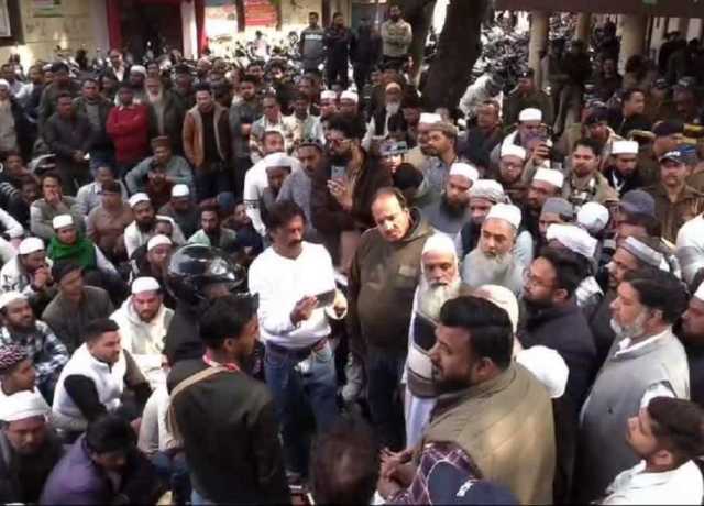 اتراکھنڈ کے ضلع دہرادون میں مدارس اور مساجد بند کرنے کے خلاف مسلمانوں کا احتجاج