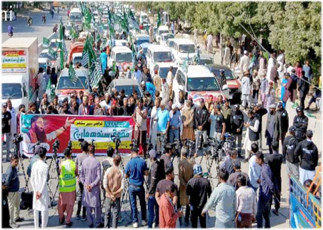 کراچی: مرکزی مسلم لیگ کی جانب سے کراچی تا سکھر حقوق سندھ مارچ شاہراہ قائدین سے گزر رہا ہے