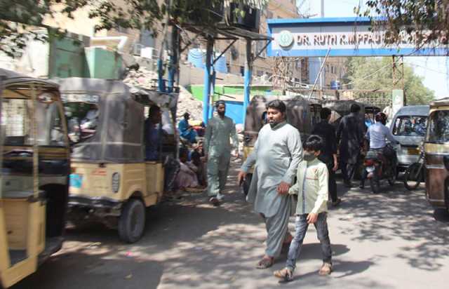 سول اسپتال کے ایمرجنسی وارڈ کے پاس تجاوزات کی بھرمار ہے جس کی وجہ سے کسی بھی ایمرجنسی میں مشکلات کاسامناہوسکتاہے