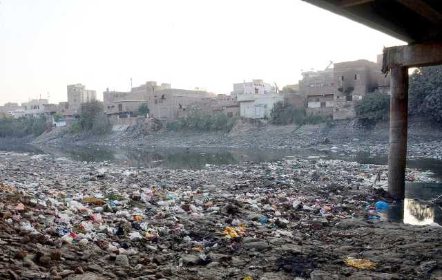 حیدرآباد:کچرا اور گندا پانی چھوڑنے سے پھلیلی نہر نالے کا منظر پیش کررہی ہے