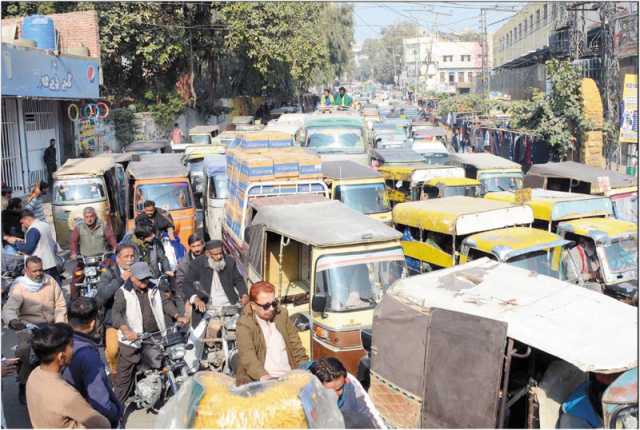 حیدرآباد: تلک چاڑی میں غیر قانونی پارکنگ کے باعث بے ہنگم ٹریفک جام کا منظر