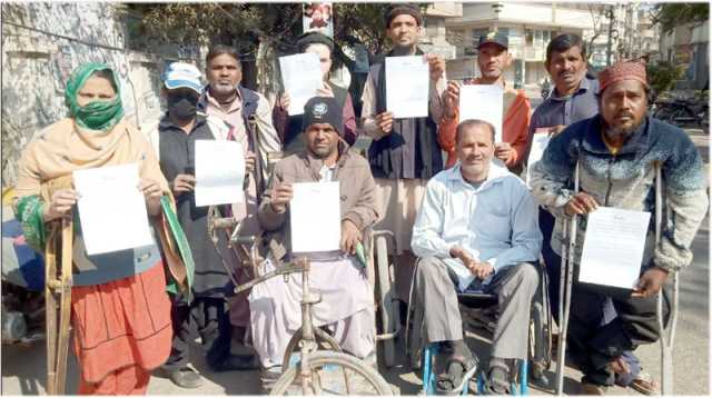 حیدرآباد: تنظیم فلاح بہبود برائے معذورین کے تحت معذور افراد نوکری نہ ملنے کے خلاف احتجاج کر رہے ہیں