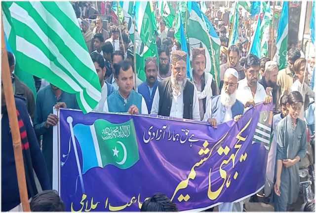 اندرون سندھ جماعت اسلامی کے تحت یکجہتی کشمیر ریلی میں شہریوں کی بڑی تعداد شریک ہے