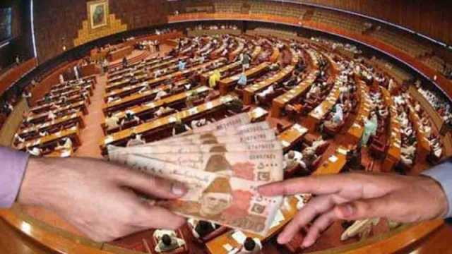 وفاقی کا بینہ کے ارکان کی تنخواہوں میں 188فیصد تک اضافہ 