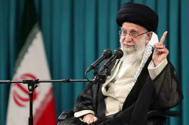 امریکا نے ہمیں خطرے میں ڈالا تو ہم اسے خطرے میں ڈالیں گے: آیت اللّٰہ خامنہ ای