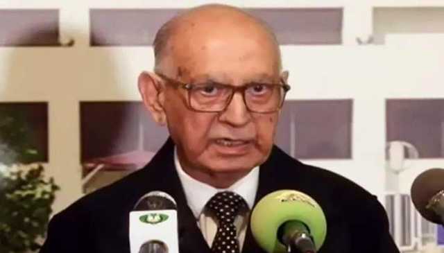 ہم نہیں سمجھتے ٹرمپ کے آنے سے پاکستان کی سیاست میں کوئی زلزلہ آجائے گا، عرفان صدیقی